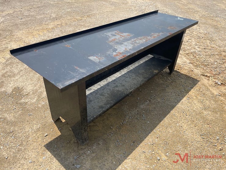90"-shop-table-image-4