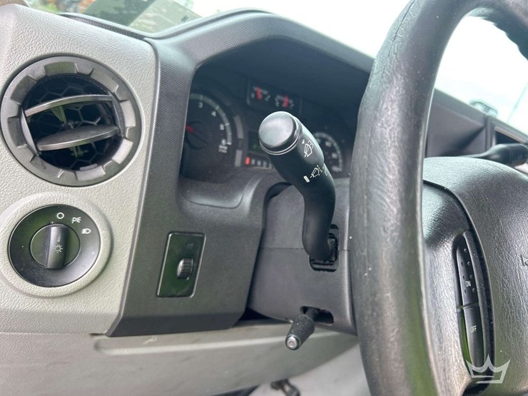 2011-ford-e450-image-22
