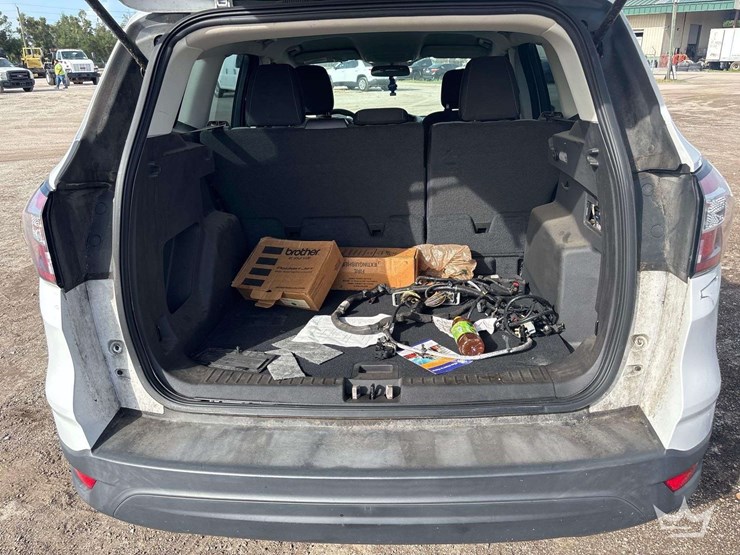 2010-ford-escape-image-21