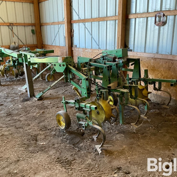 1989 JOHN DEERE 725