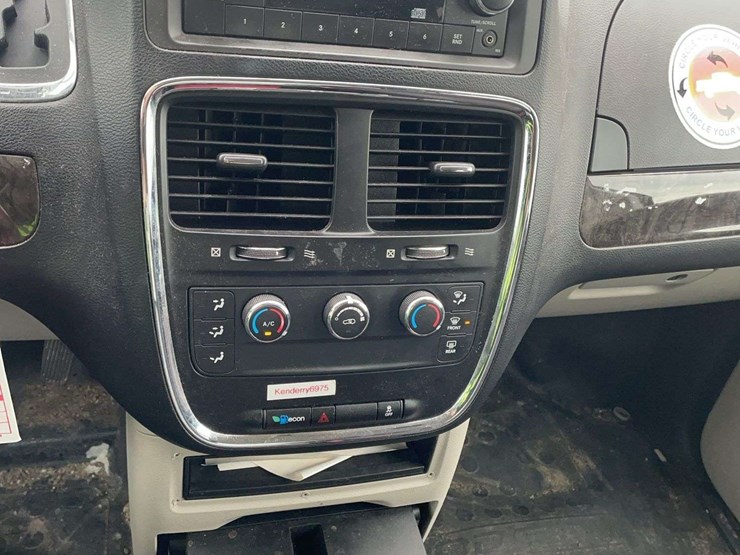 2011-dodge-grand-caravan-image-13