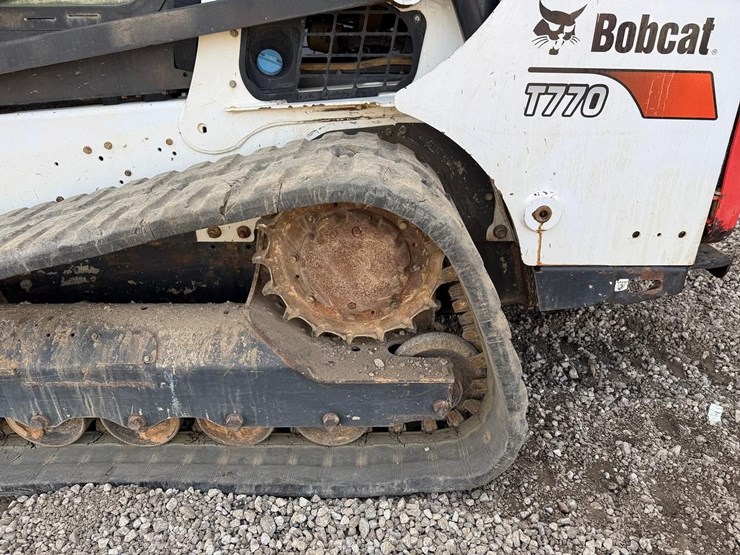2022-bobcat-t770-image-18