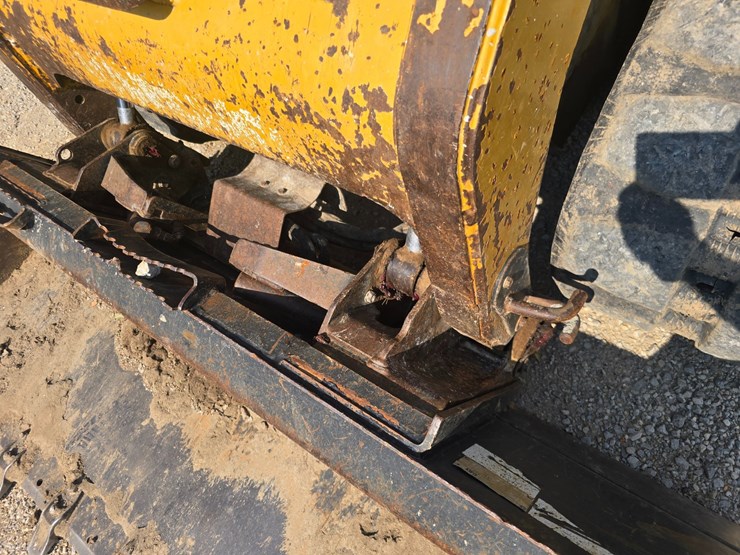 2013-caterpillar-289c2-image-19