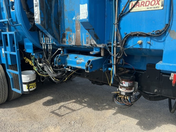 2018-peterbilt-520-image-14