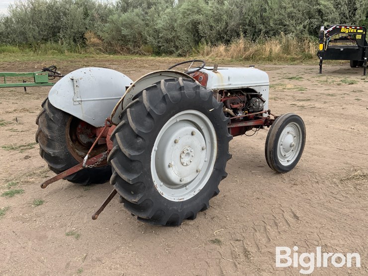 1940-ford-9n-image-5