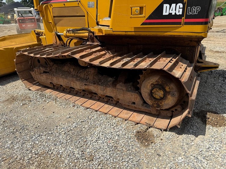 caterpillar-d4g-lgp-image-16