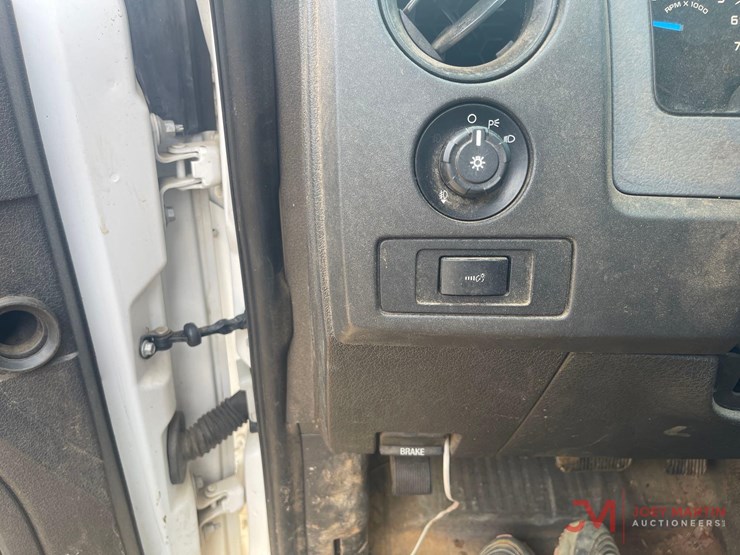 2014-ford-f150-xl-image-24