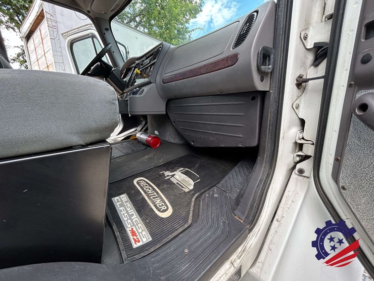 2015-freightliner-m2-t/a-flatbed-truck-image-90