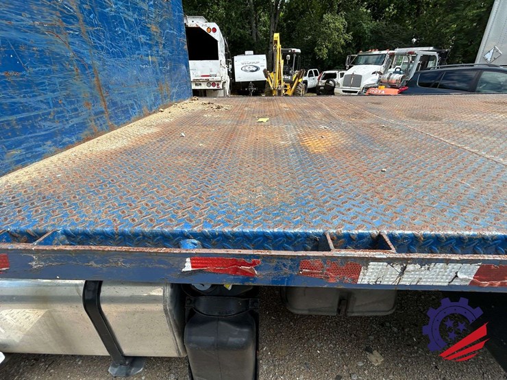 2015-freightliner-m2-t/a-flatbed-truck-image-26
