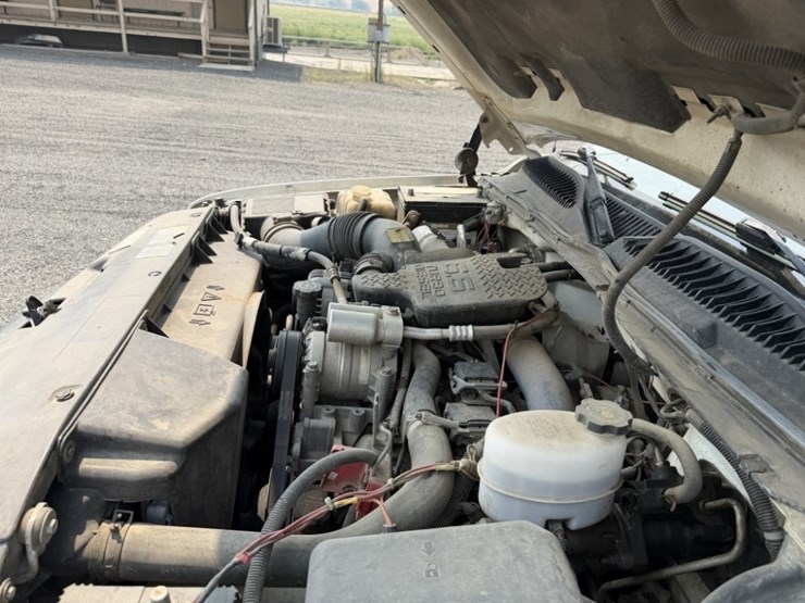 2002-chevrolet-silverado-2500hd-image-36