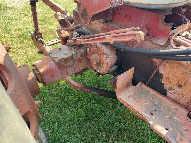 farmall-340-gas-with-loader-image-27