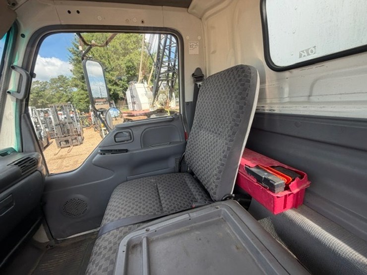 2007-isuzu-npr-image-51