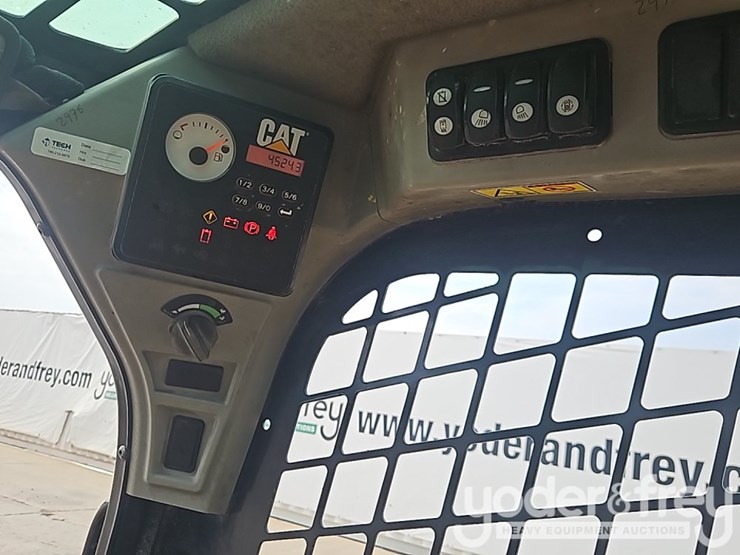 2016-caterpillar-262d-image-24