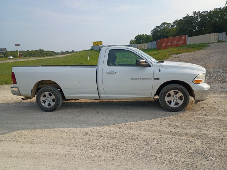 2012-dodge-1500-image-11