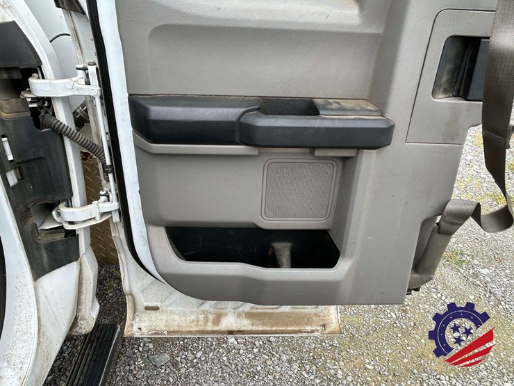 2017-ford-f550-image-57
