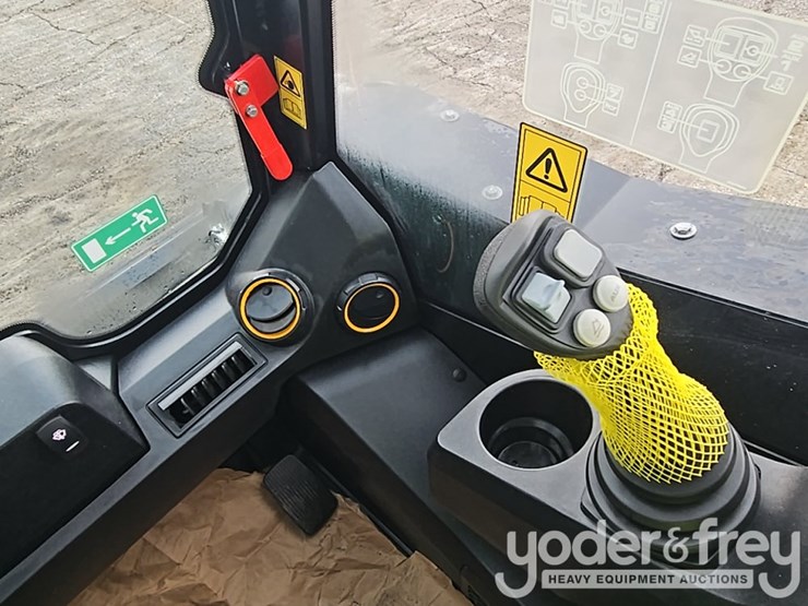 2026-jcb-215t-image-30
