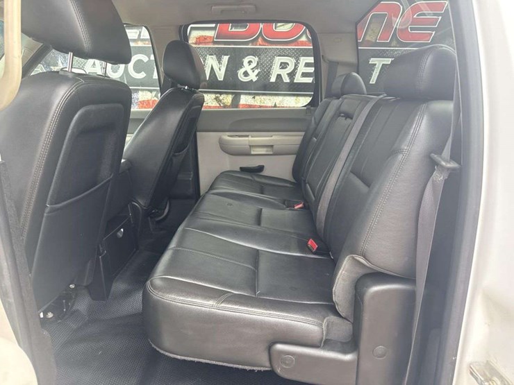 2013-chevrolet-2500-image-30