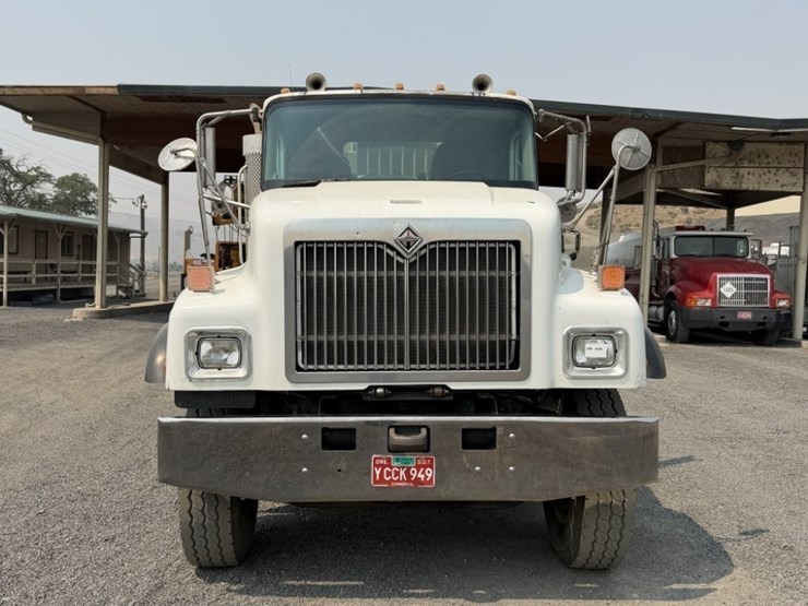 2004-international-5500i-t/a-truck-tractor-image-8