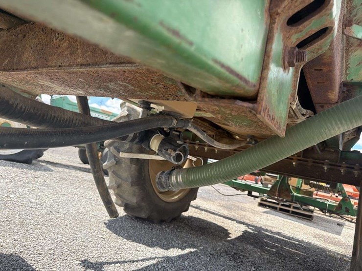 900-gallon-great-plains-sprayer-image-11
