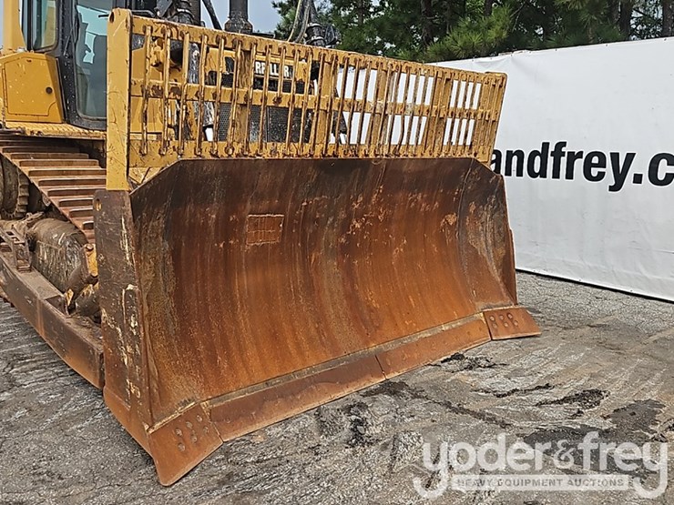 2014-caterpillar-d6t-image-12