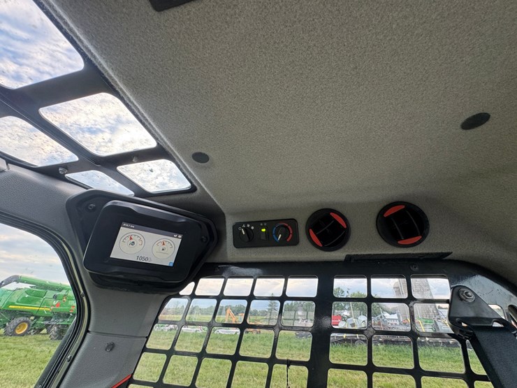 2021-bobcat-t76-image-33