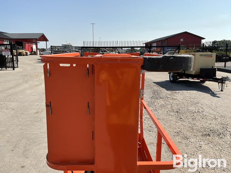 2017-jlg-1230es-image-14