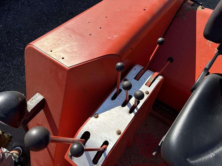 allis-chalmers-one-ninety-xt-diesel-tractor-image-18