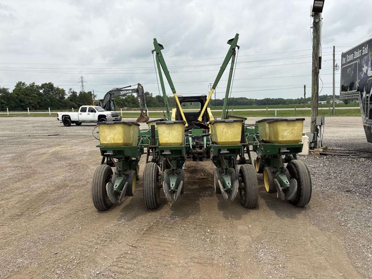 john-deere-8-image-3
