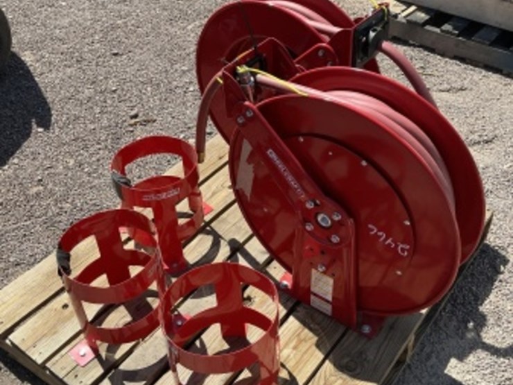 (2)-hose-reels-&-tank-holders-image-2