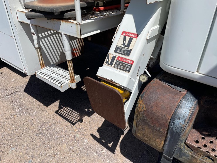 #2253-•-1998-isuzu-2-ton-cargo-truck-(has-nm-title)-(located-in-las-cruces)-image-14