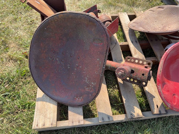 farmall-seat-pans,-battery-box,-pto-shield,-and-lights-image-6