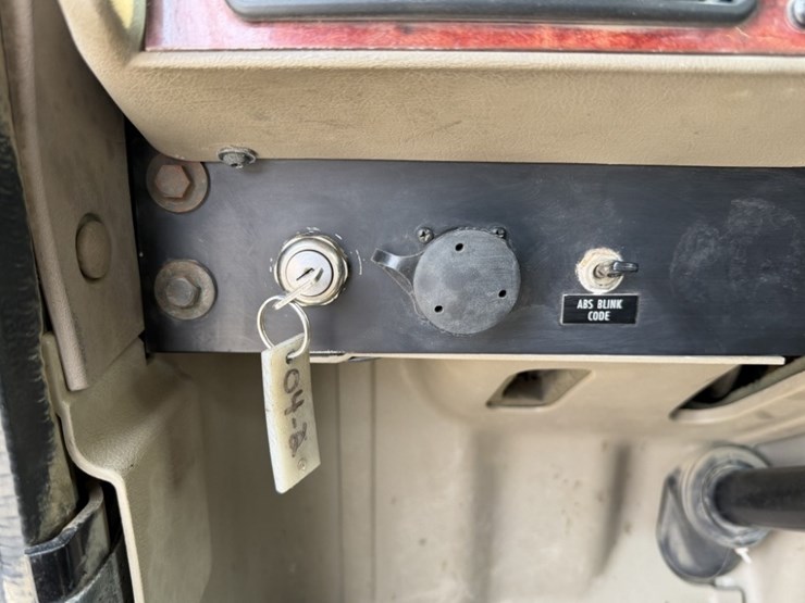 2004-international-5500i-t/a-truck-tractor-image-39