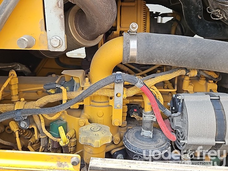 2022-deere-750l-image-27