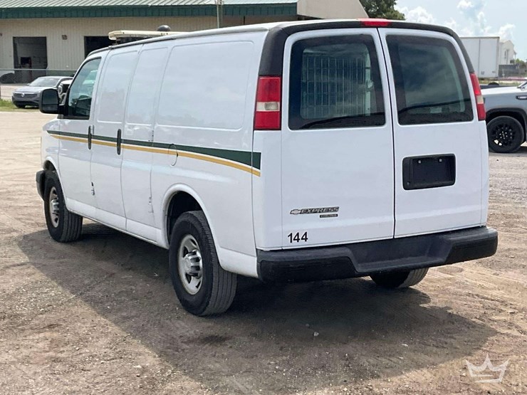 2014-chevrolet-express-2500-image-4