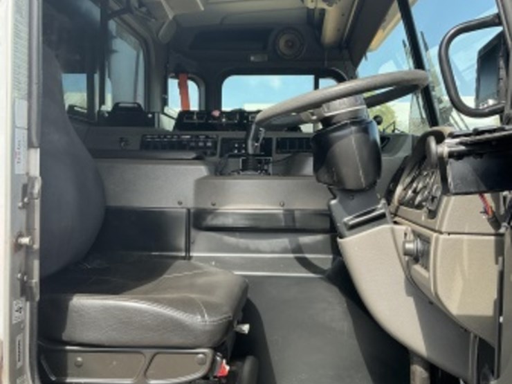 2018-peterbilt-520-image-26
