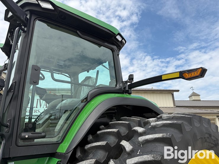 2025-john-deere-8r-250-image-16