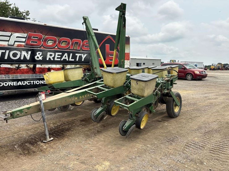 john-deere-8-image-1