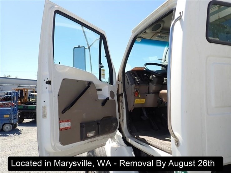 2006-sterling-l9500-image-23