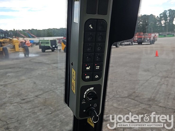 2026-jcb-215t-image-31