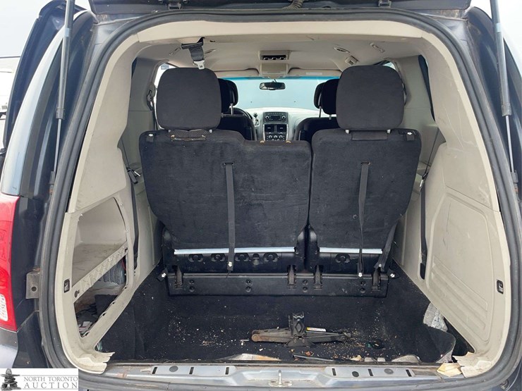 2014-dodge-grand-caravan-sxt-image-19