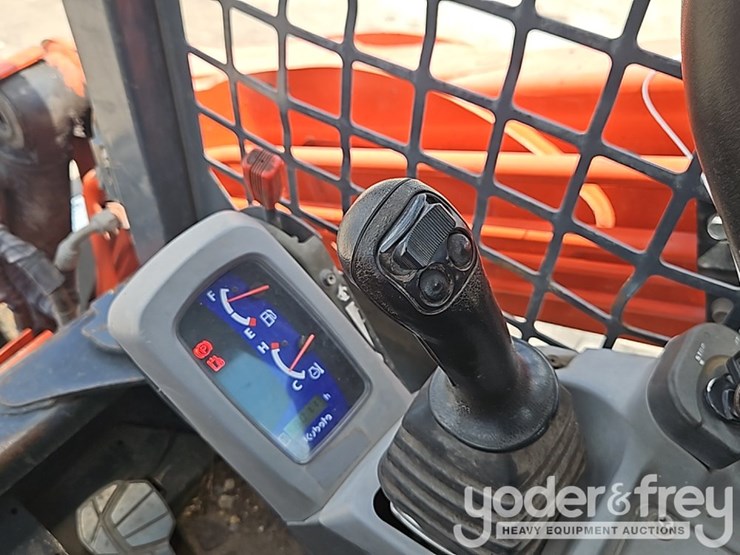 2015-kubota-svl90-2-image-28