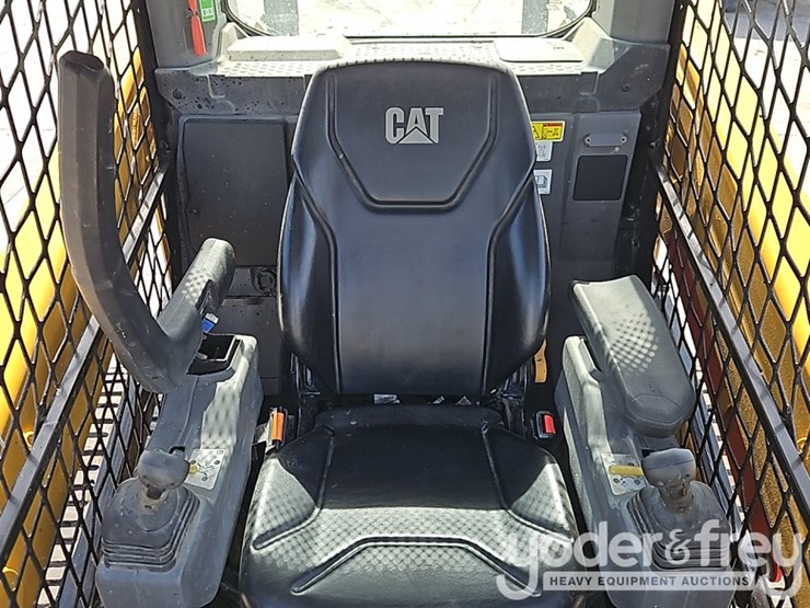 2025-caterpillar-255-image-26