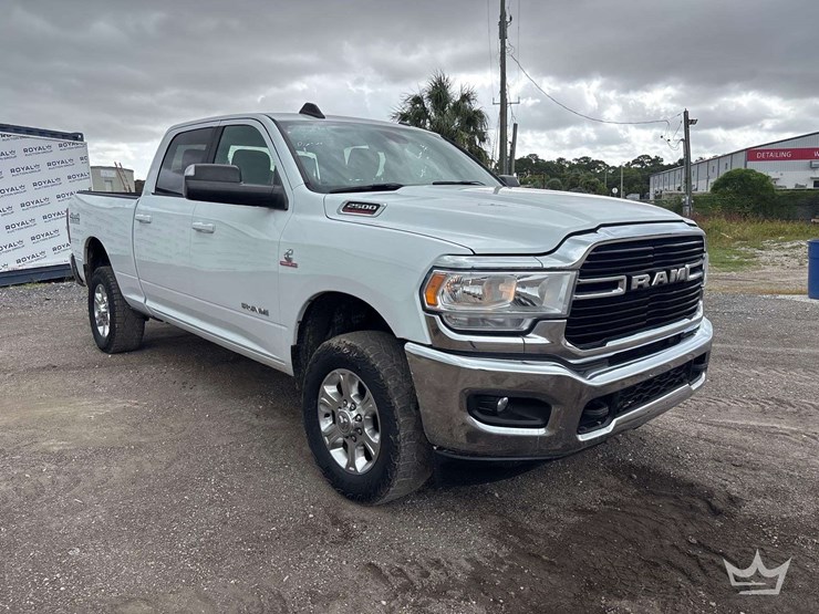 2021-dodge-2500-image-2