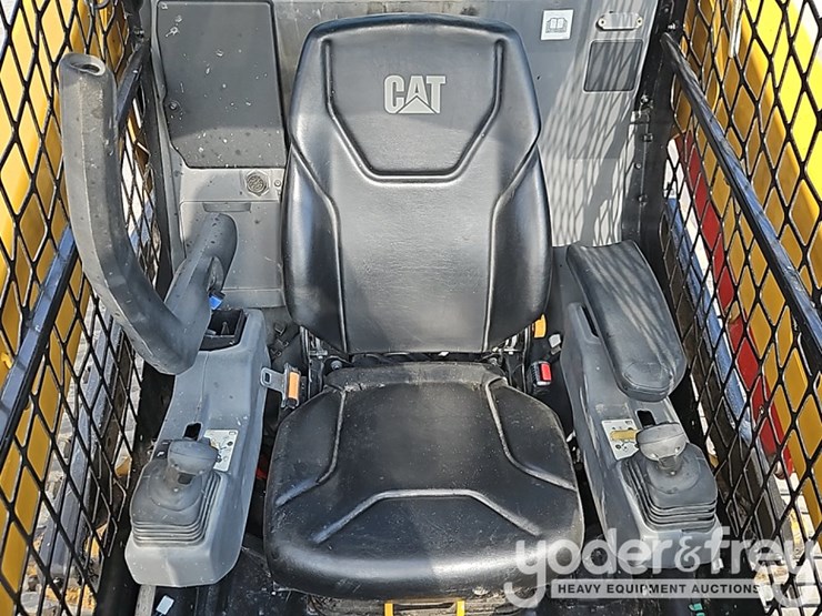 2025-caterpillar-255-image-25