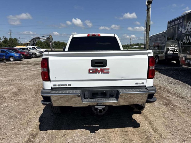 2015-gmc-sierra-2500-image-3