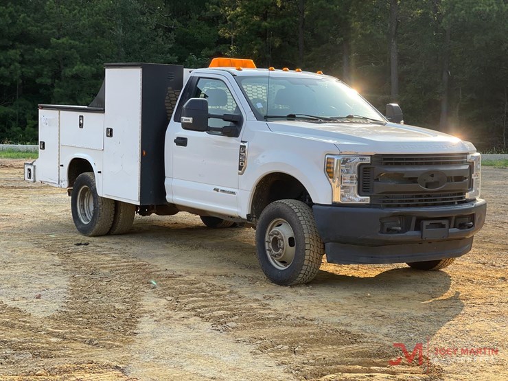 2018-ford-f350-xl-image-1