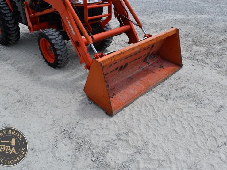 2013-kubota-b3000hsd-image-19