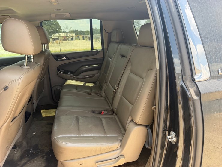 2015-chevrolet-suburban-image-9