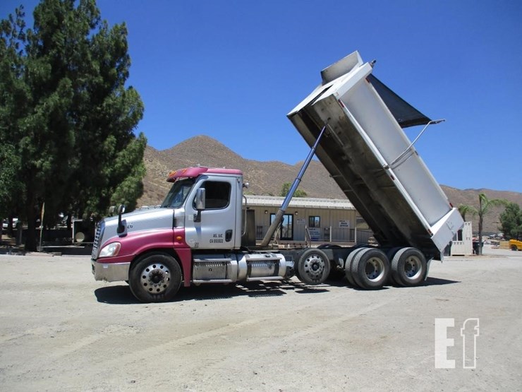 2014-freightliner-cascadia-125-image-17