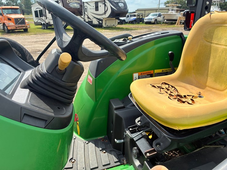 john-deere-4044m-image-4